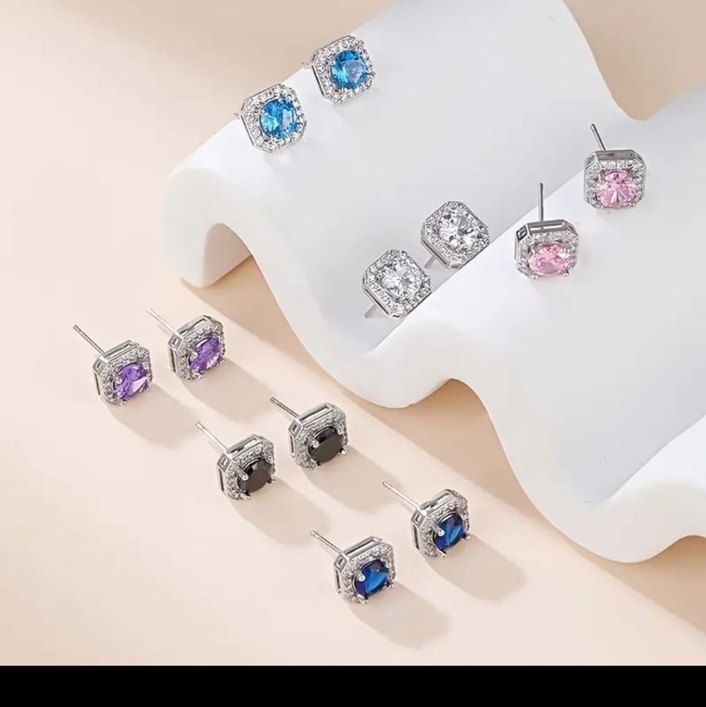 ⭐️⭐️NEW⭐️⭐️EXQUISITE!! OCTAGON CLEAR CZ Stud Earrings in 14kt White Gold Plating - Picture 4 of 13